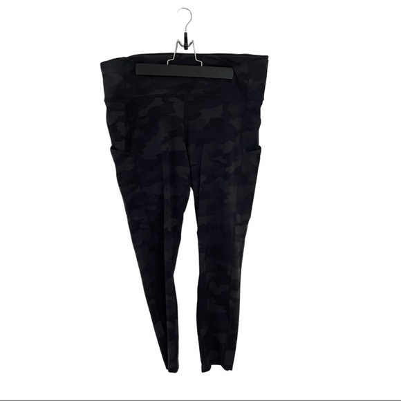 lululemon athletica Pants - Lululemon Women's Fast and Free Crops Camo Size 14